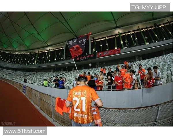 深圳足球队以56分高居杯赛积分榜首位展现强劲实力